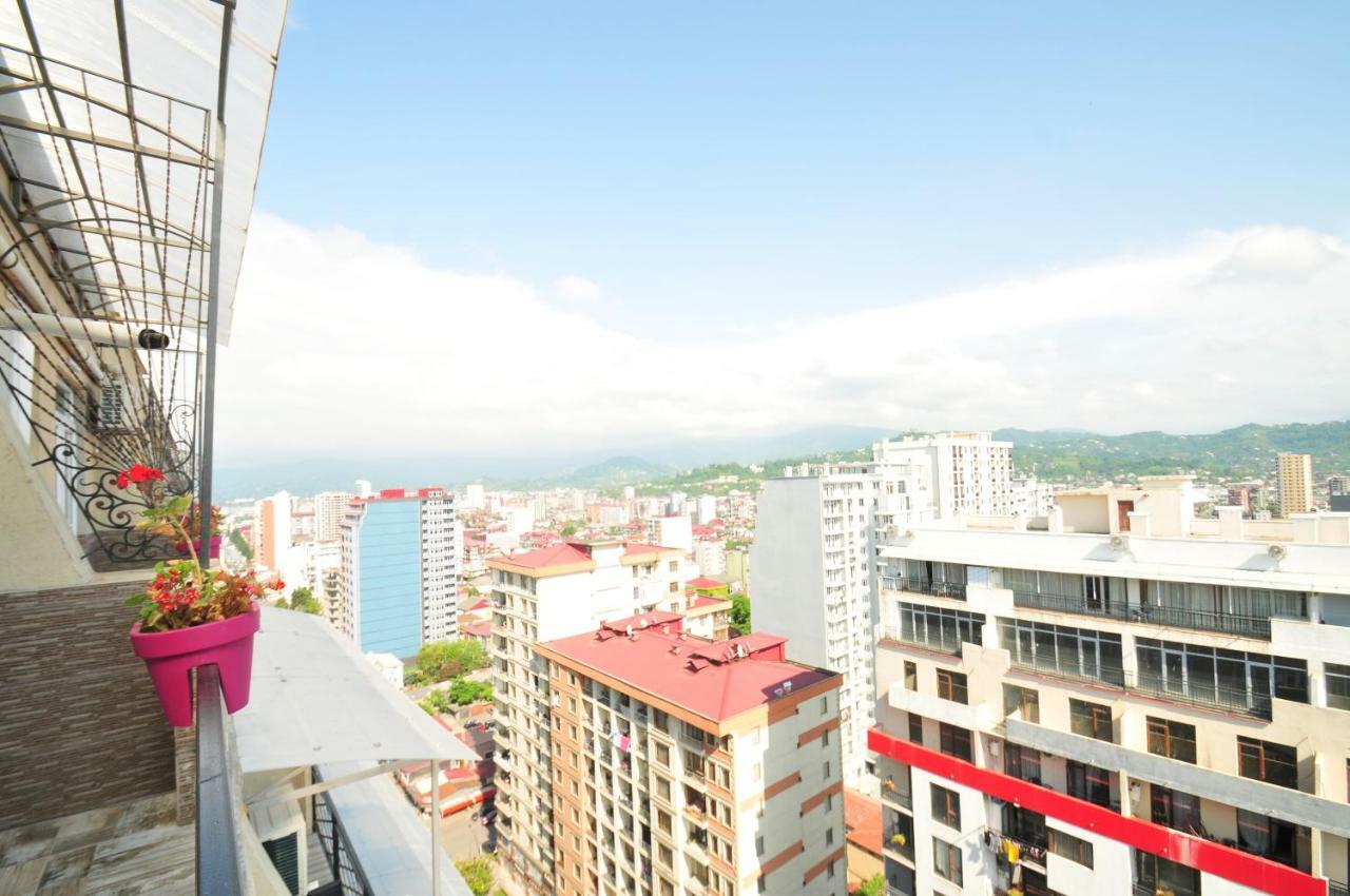 Apartments With A View Of The Trinity Holy Batumi Kültér fotó