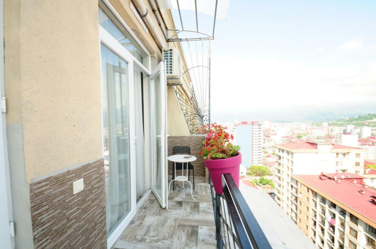 Apartments With A View Of The Trinity Holy Batumi Kültér fotó