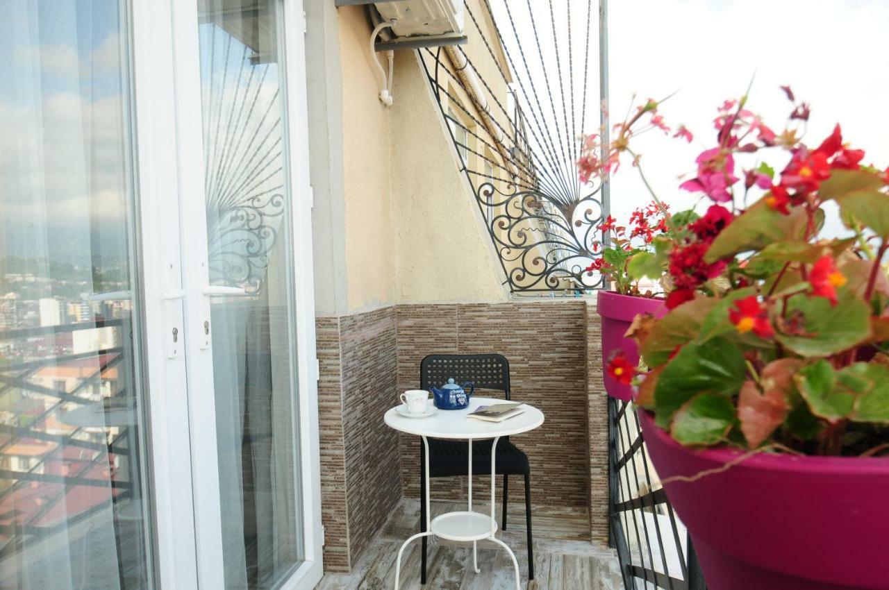 Apartments With A View Of The Trinity Holy Batumi Kültér fotó