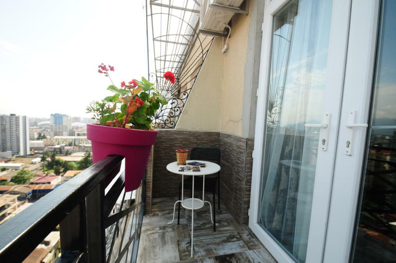 Apartments With A View Of The Trinity Holy Batumi Kültér fotó