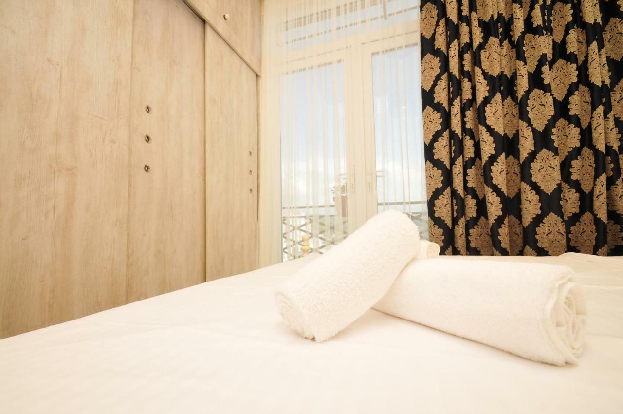 Apartments With A View Of The Trinity Holy Batumi Kültér fotó
